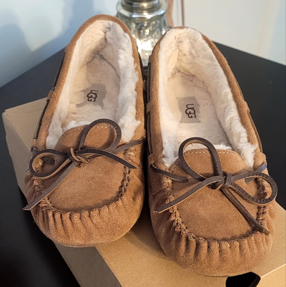 Womens Ugg moccasins